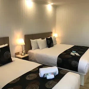 4* Motel East